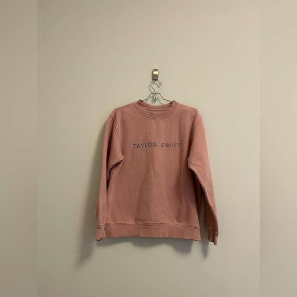 Taylor Swift 1989 Taylor's Version Crewneck Sweatshirt in Salmon size Small (S) - Picture 2 of 4
